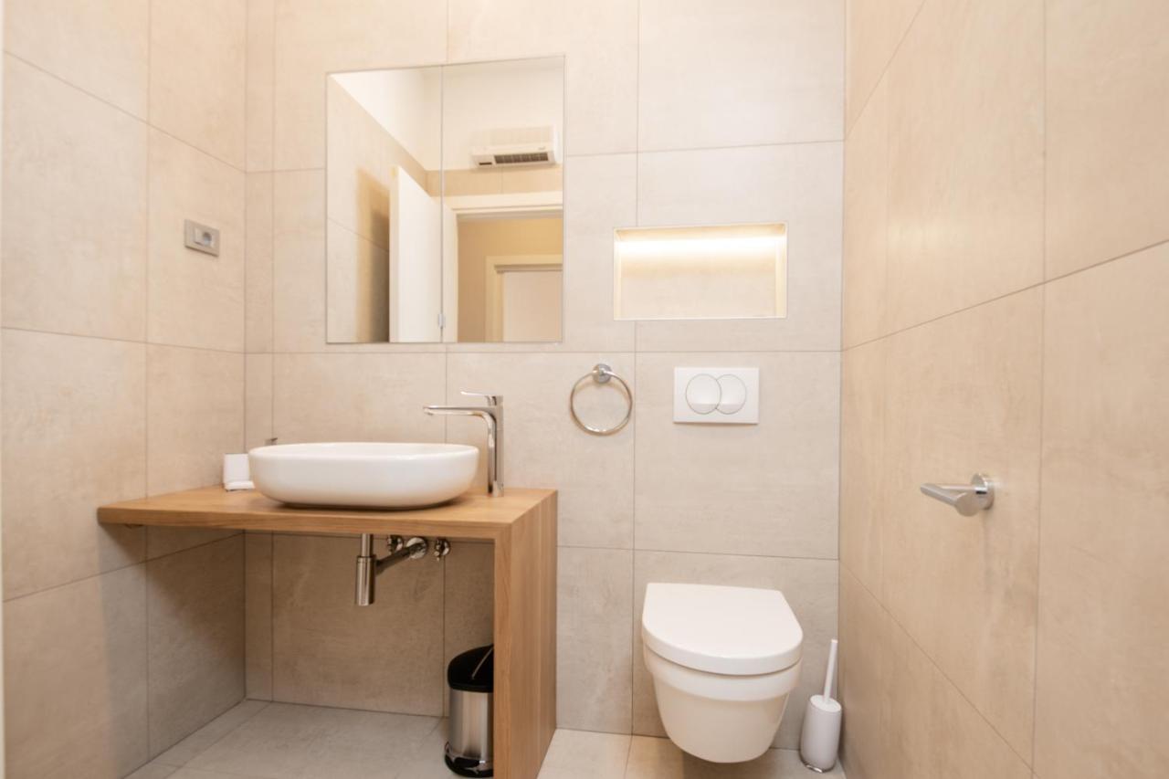 Deluxe Apartments & Rooms Revis Rijeka Luaran gambar