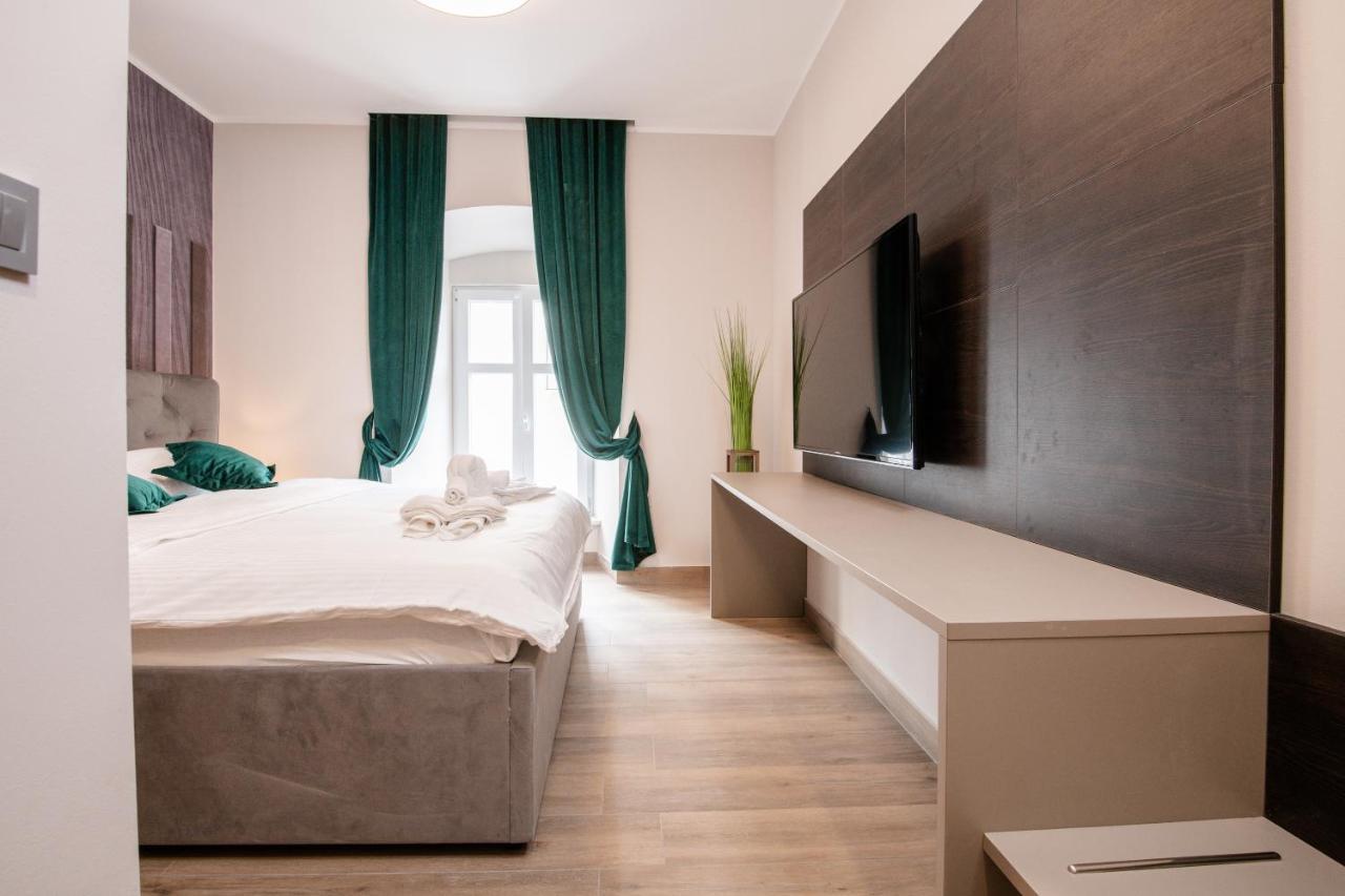 Deluxe Apartments & Rooms Revis Rijeka Luaran gambar